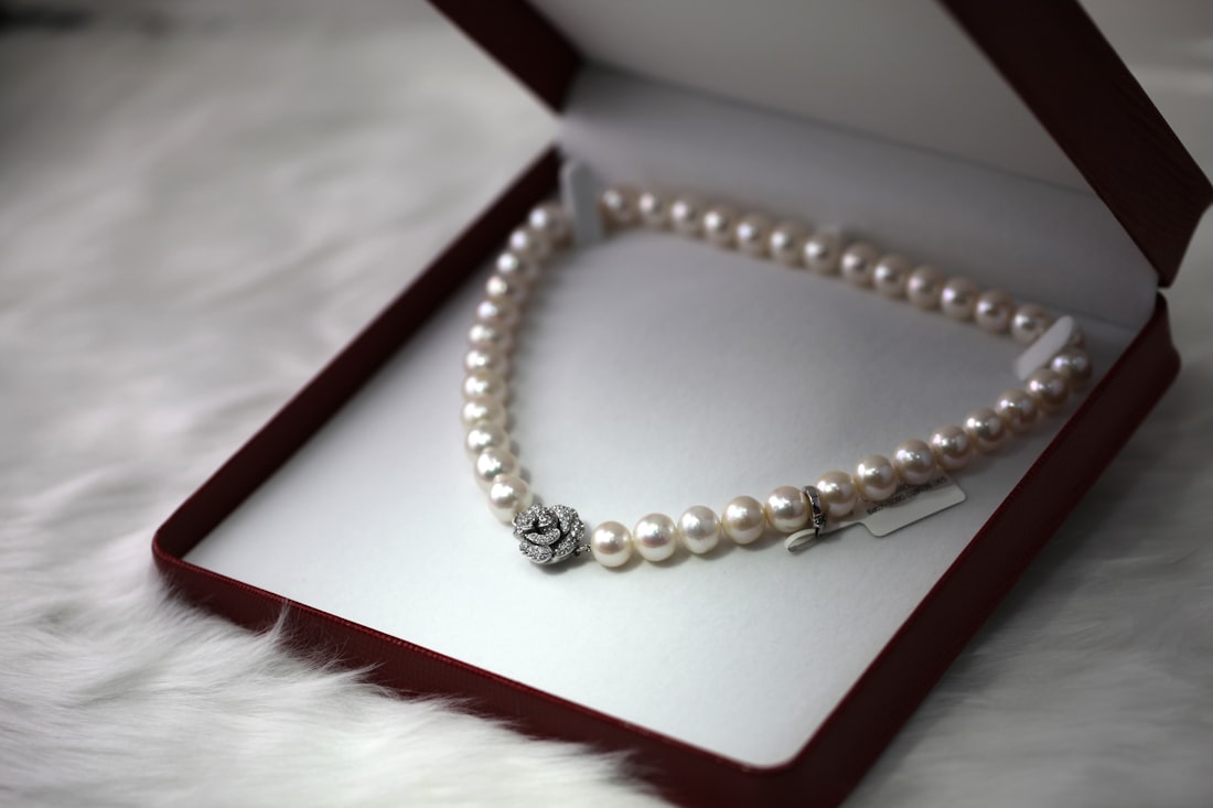 Collar de perlas — Lunar Nomad